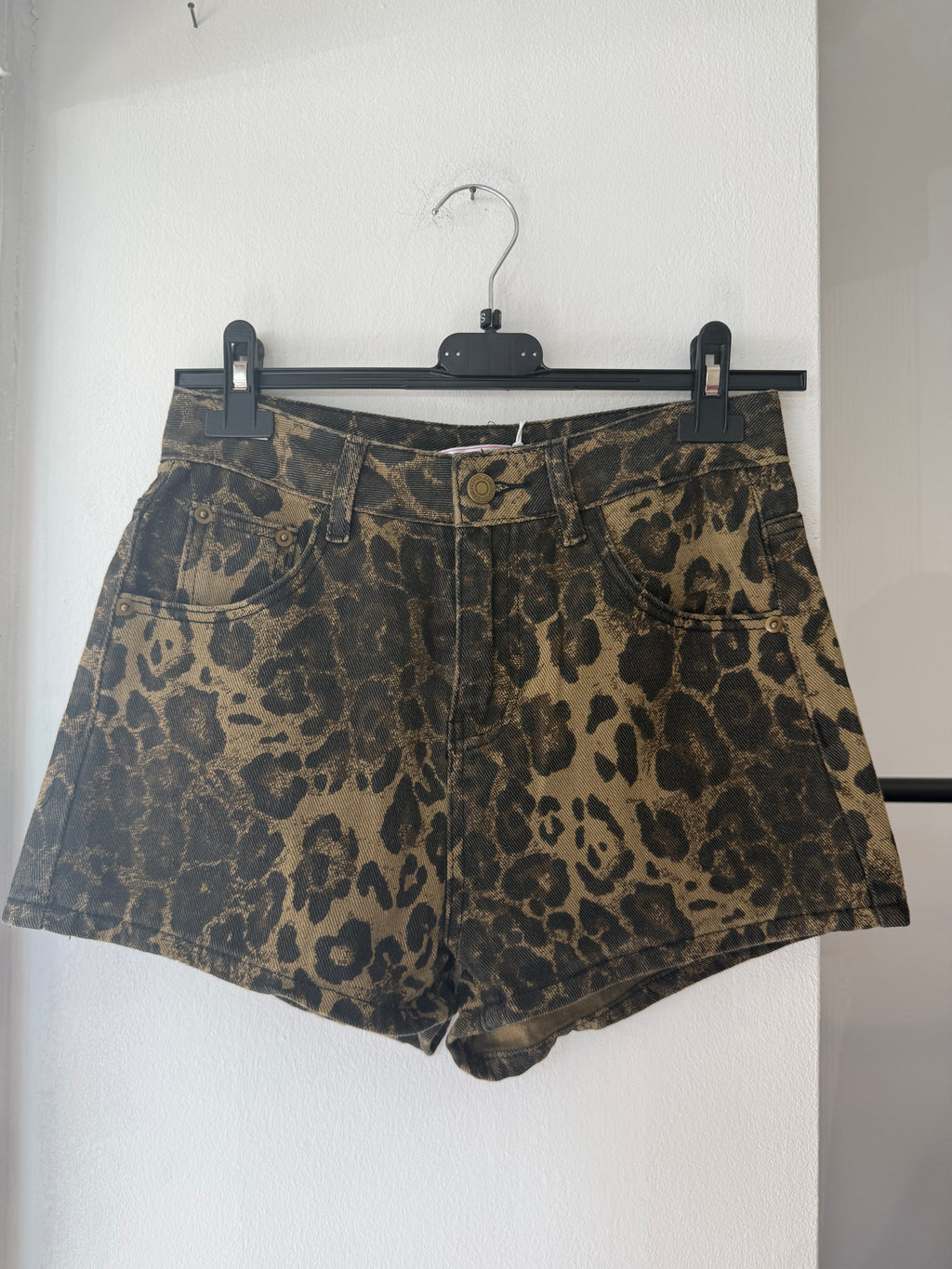 Leo Shorts