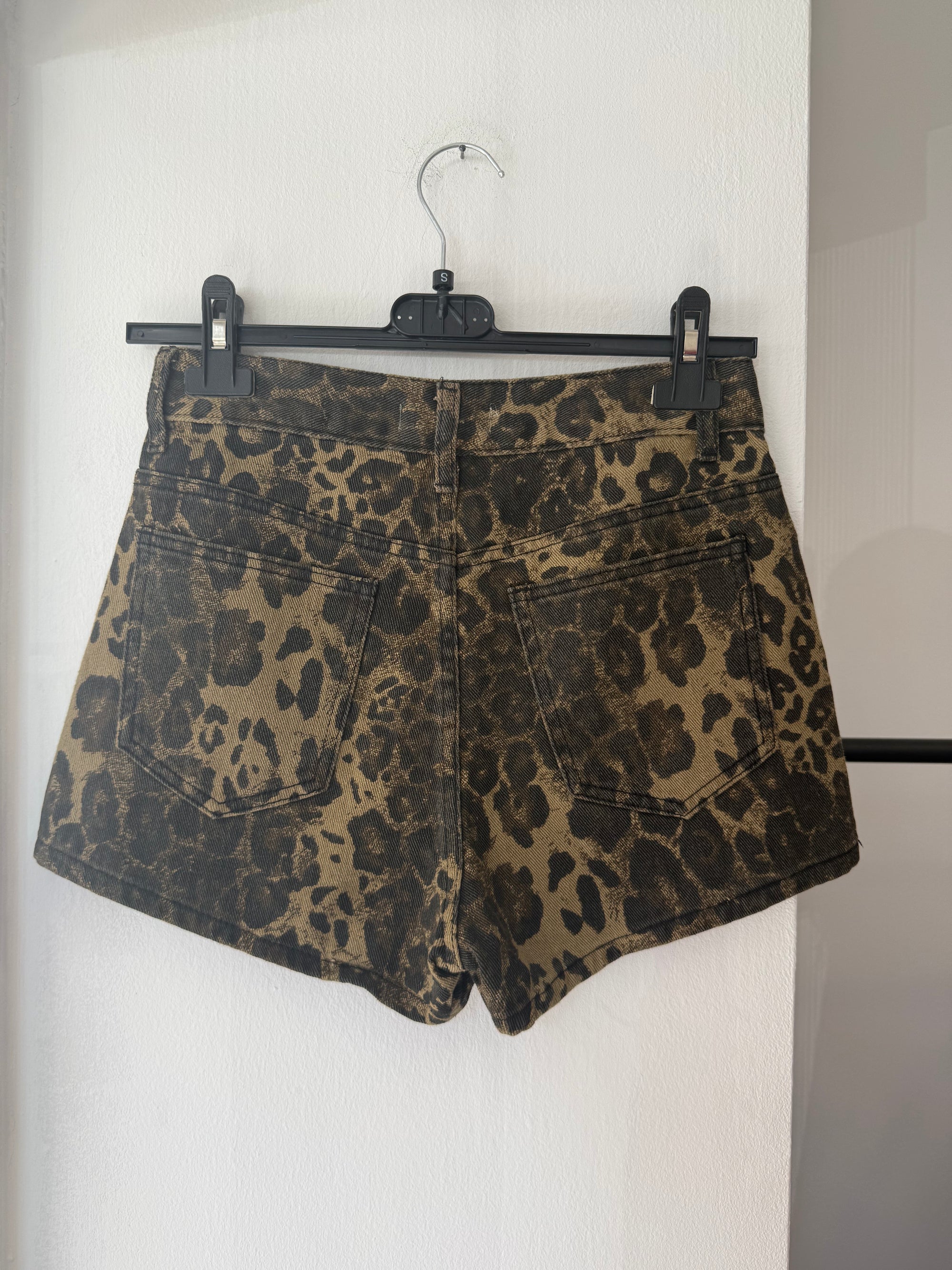 Leo Shorts